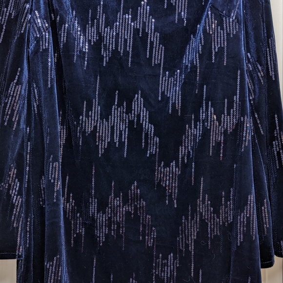 ELIZA J VELVET SHEATH PARTY with cold shoulder - Picture 9 of 9